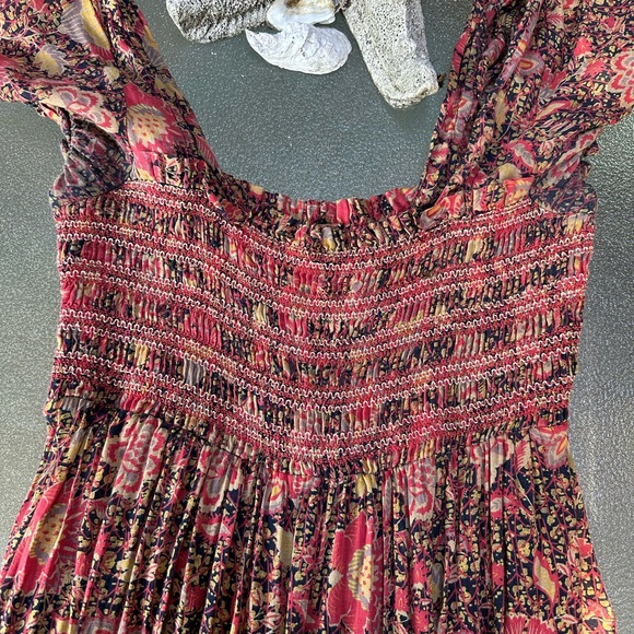 Gorgeous Free People maxi dress. Shirred top . Perfect for spring and summer . - Picture 4 of 7